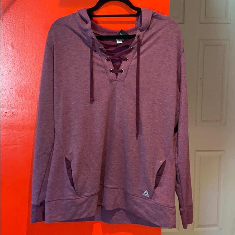 Sweatshirt with cross over tie